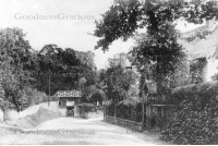 bet_143_old_reigate_road_footbridge_and_bus_9-22