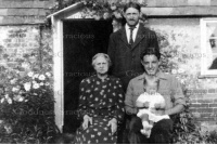 bet_171_ted-_charlotte_and_barbara_stanford_at_strood_green_farm_28a-15