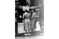 bet_588_howard_de_walden__lady_at_fete
