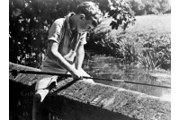 bet_598_worsfold_pat__fishing_from_river_wall_wonham_lane