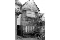 dor_178_gun_inn_courtyard