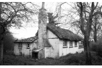 lei_92_thatched_cottage
