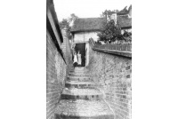 rei_98_steps_to_castle_grounds_26-5-117