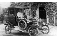 wes_96_mr__shepherd_in_his_taxi_at_the_wotton_hatch