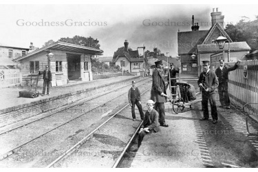 bet_144_station_c1895__harry_grantham_seated_8-22