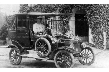 wes_96_mr__shepherd_in_his_taxi_at_the_wotton_hatch